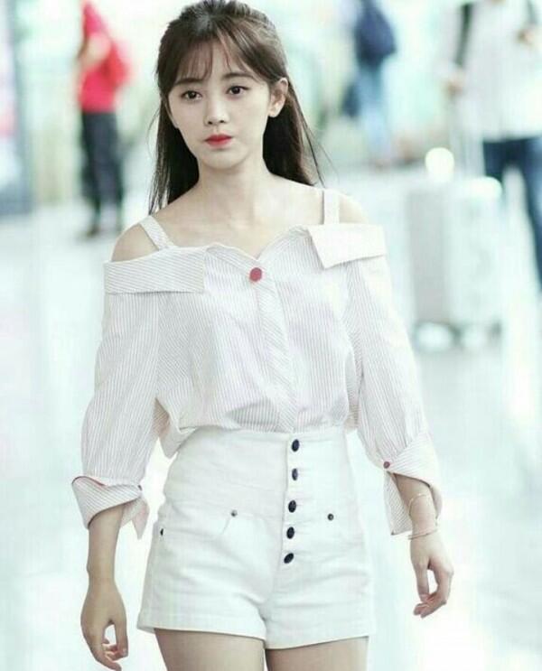 10 Inspirasi Outfit Simpel ala Ju Jingyi, Mantan Idol SNH48