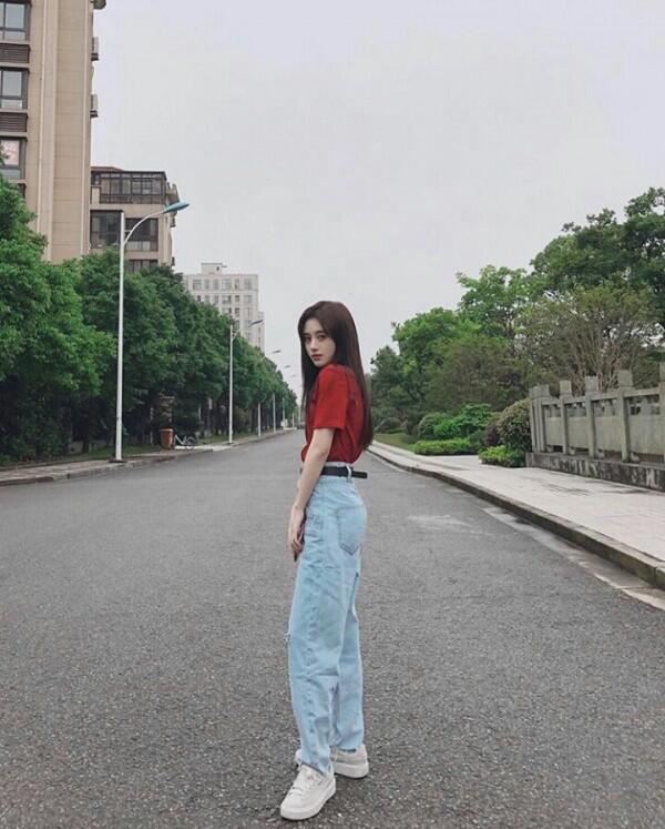 10 Inspirasi Outfit Simpel ala Ju Jingyi, Mantan Idol SNH48