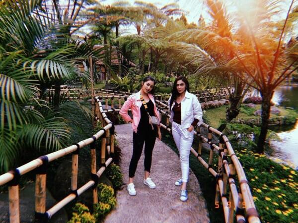 Tampil dengan Sneakers, Ini Dia 9 Ide OOTD Kece ala Ranty Maria