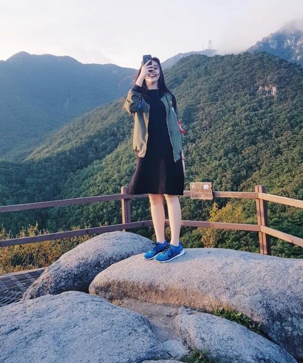 Tampil dengan Sneakers, Ini Dia 9 Ide OOTD Kece ala Ranty Maria