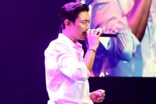 10 Potret Siwon Super Junior di Fanmeeting Pertamanya, Gagah Paripurna