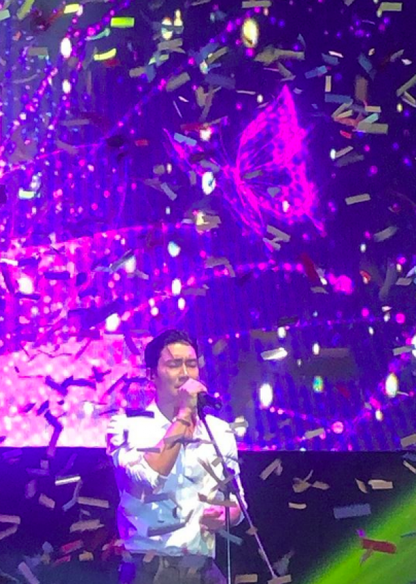 10 Potret Siwon Super Junior di Fanmeeting Pertamanya, Gagah Paripurna