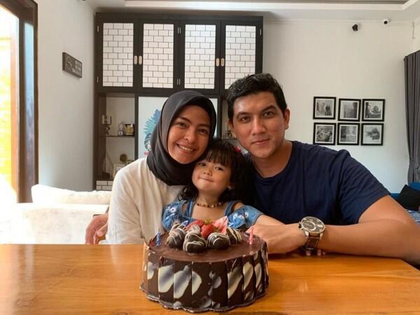 Umumkan Hamil Anak Kedua, 10 Momen Mesra Tantri Kotak & Arda Naff