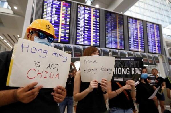Menlu Retno: 47 Atlet Renang DKI Terjebak di Bandara Hong Kong
