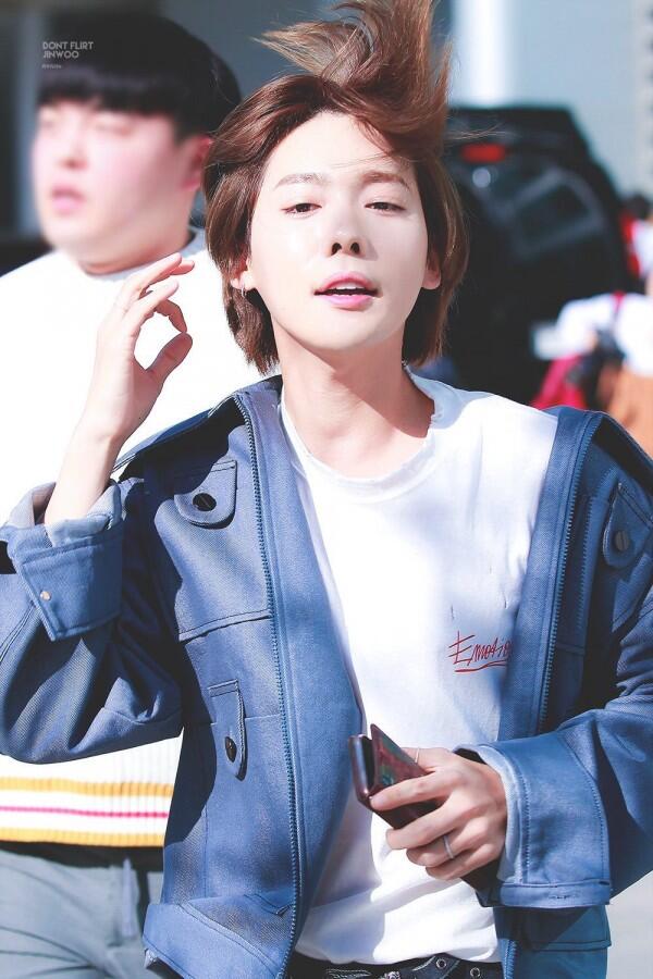 Jelang Debut Solo, Ini 10 Potret Jinwoo WINNER yang Makin Menawan
