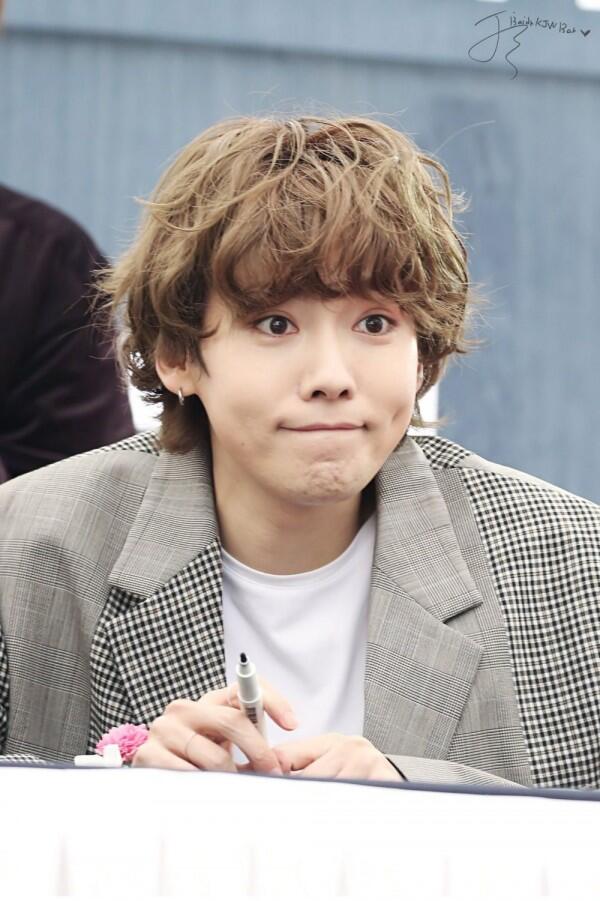 Jelang Debut Solo, Ini 10 Potret Jinwoo WINNER yang Makin Menawan