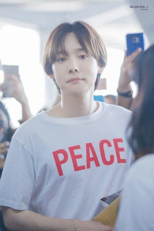 Jelang Debut Solo, Ini 10 Potret Jinwoo WINNER yang Makin Menawan