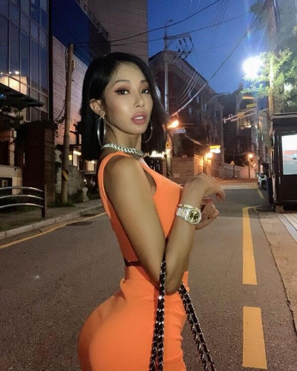 Berkulit Tan, 10 Pesona Rapper Korea Jessi yang Eksotis Banget!