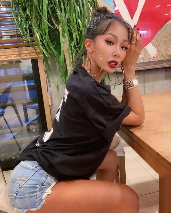 Berkulit Tan, 10 Pesona Rapper Korea Jessi yang Eksotis Banget!
