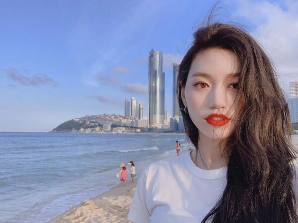 Dibilang Mirip Jedar, 10 Pesona Doyeon Weki Meki yang Cetar Abis!