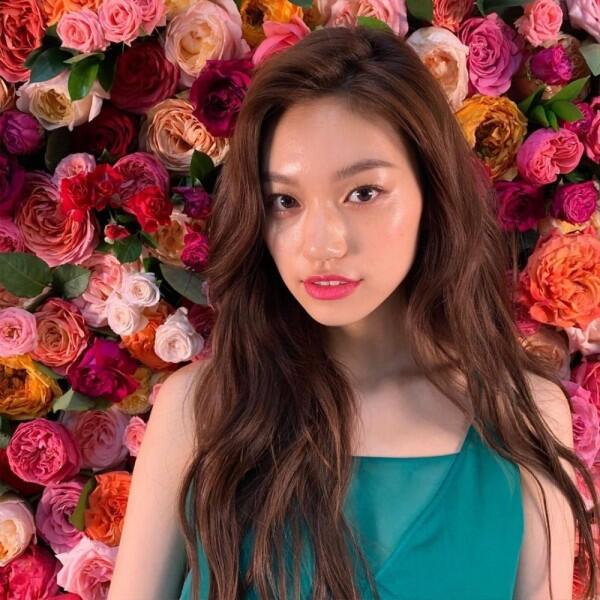 Dibilang Mirip Jedar, 10 Pesona Doyeon Weki Meki yang Cetar Abis!