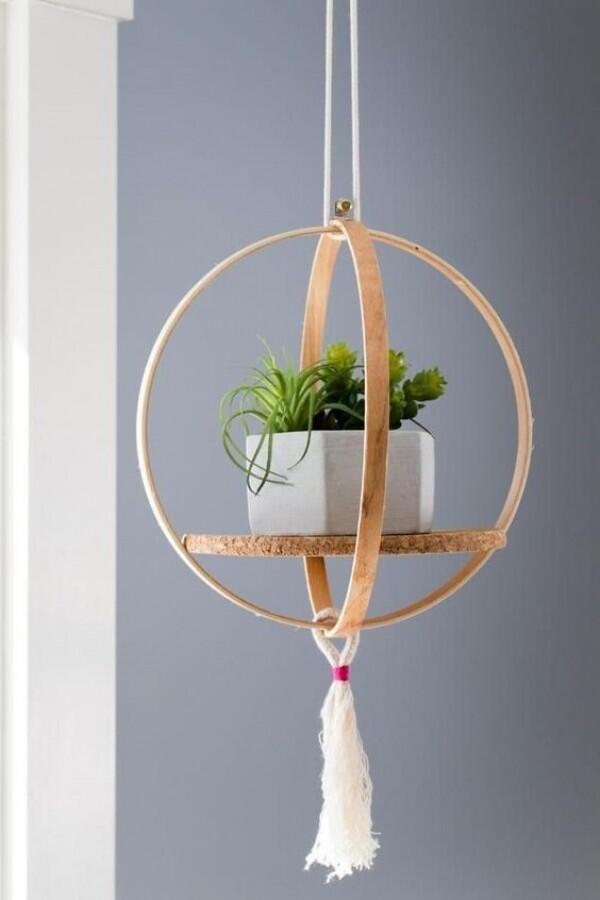 10 DIY Hiasan Dinding dari Embroidery Hoop, Anak Kos Wajib Coba!