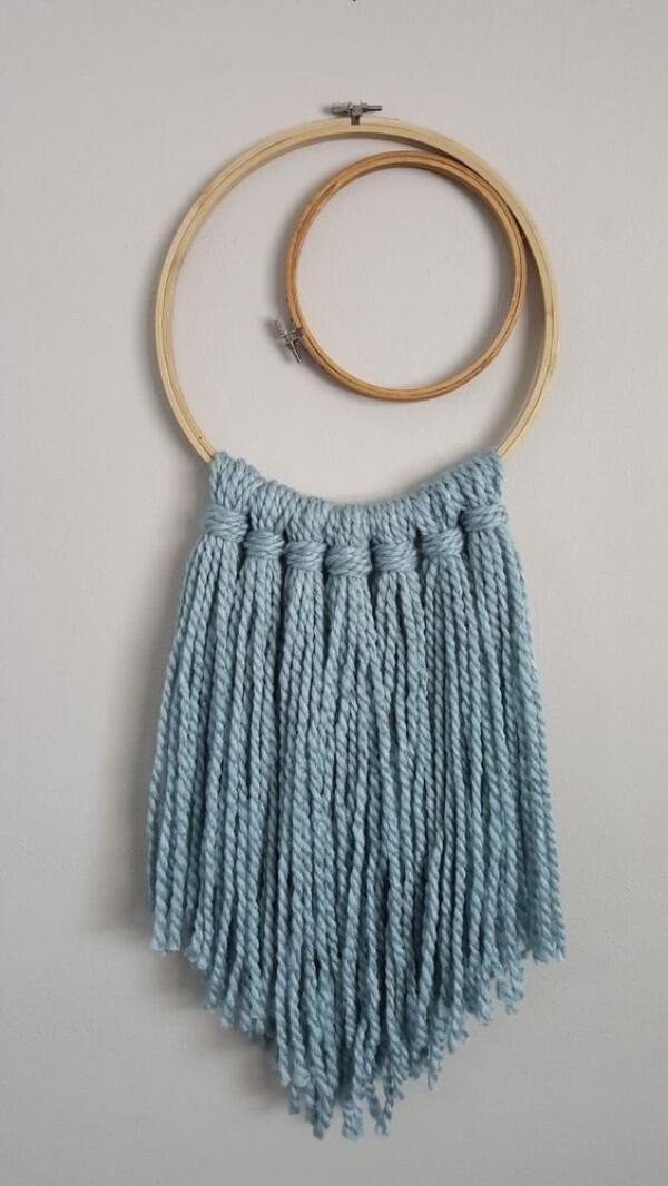 10 DIY Hiasan Dinding dari Embroidery Hoop, Anak Kos Wajib Coba!