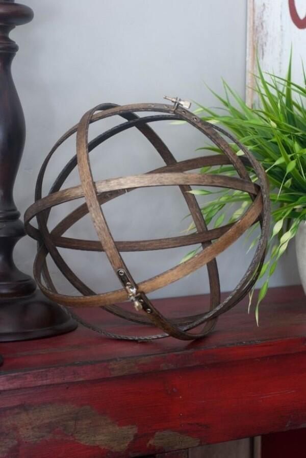 10 DIY Hiasan Dinding dari Embroidery Hoop, Anak Kos Wajib Coba!