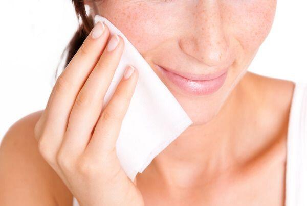 5 Tips Menggunakan Cleansing Wipes Agar Wajah Bersih Maksimal