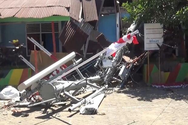 Tower BTS Ambruk Timpa Sekolah, 8 Siswa Terluka