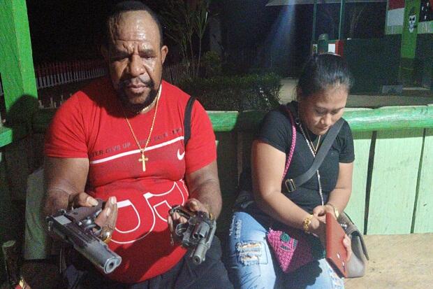 Satgas Pamtas Yonif MR 411/Pandawa Amankan Dua Puncuk Senjata