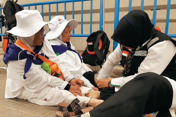 Lempar Jumrah Bisa Diwakilkan untuk Jamaah Lansia dan Sakit