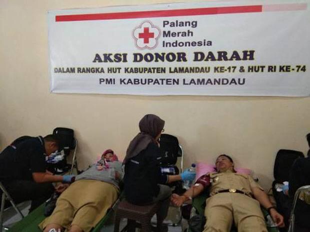 Bupati Hendra Lesmana Donor Darah di Bhakti Sosial PMI