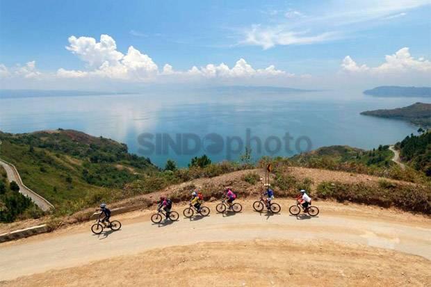 Tingkatkan Pariwisata Danau Toba, Luhut Ingin Grab Siapkan Paket Wisata