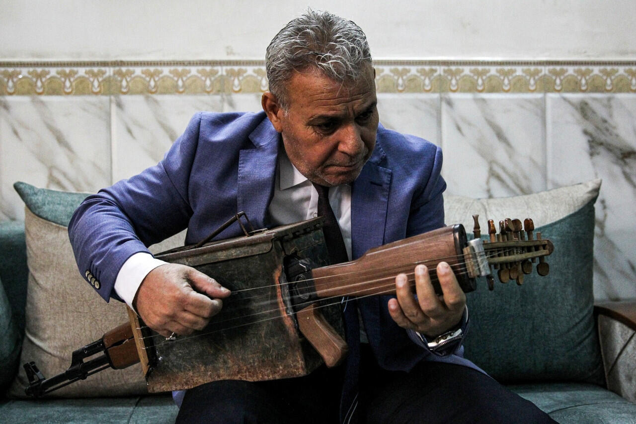 Warga Irak Ubah Senapan Jadi Alat Musik