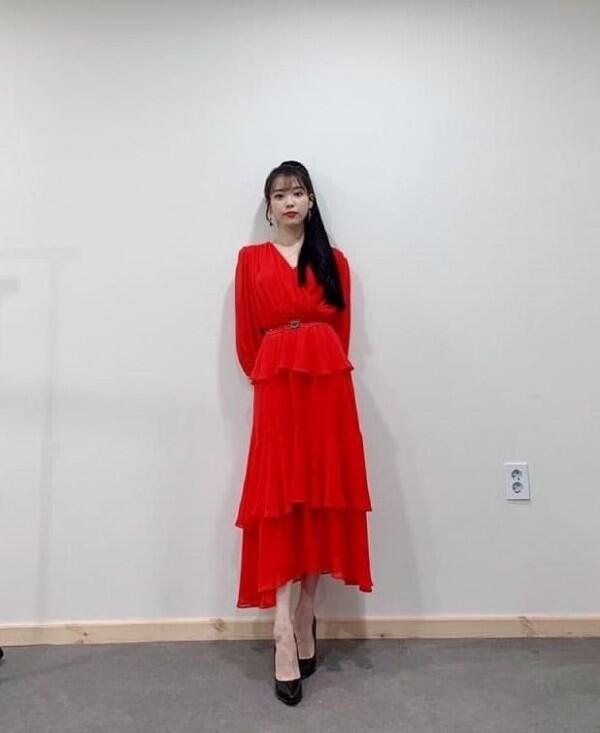 9 Gaya OOTD Mewah nan Elegan ala IU dalam Drama Hotel Del Luna
