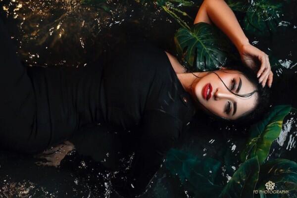 9 Gaya Pemotretan Terbaru Dewi Perssik yang Bikin Terpana, Totalitas!