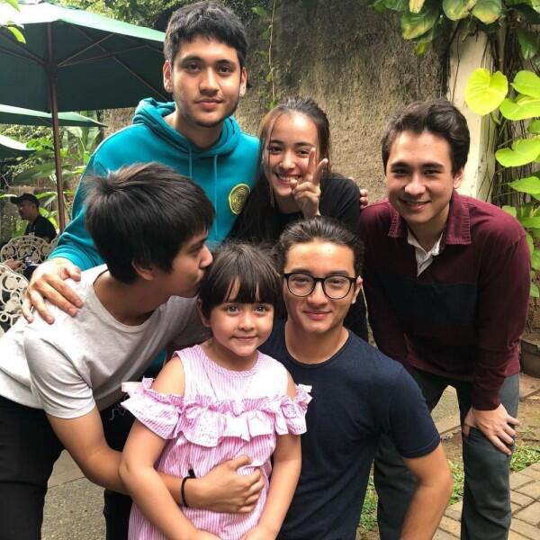 Jadi May Marais, 10 Kedekatan Ciara dengan Pemain Film Bumi Manusia