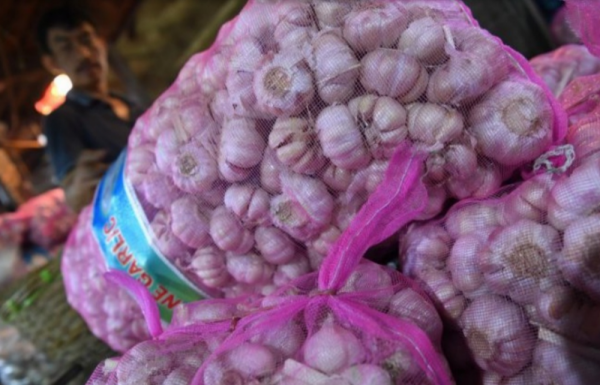 Kasus Suap Izin Impor Bawang Putih, Mentan Copot 145 Pejabat!