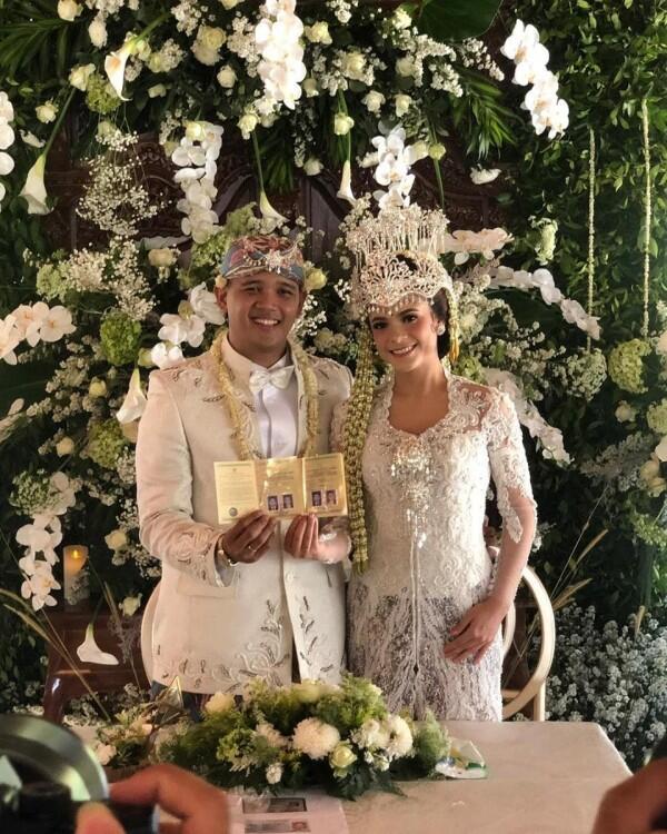 Menikah, 11 Potret Perjalanan Cinta Cantika Felder & Rocky Ramadhana