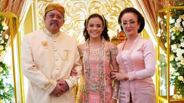 Menikah, 11 Potret Perjalanan Cinta Cantika Felder & Rocky Ramadhana