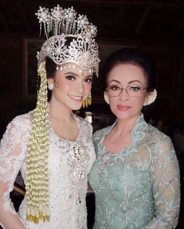 Menikah, 11 Potret Perjalanan Cinta Cantika Felder & Rocky Ramadhana