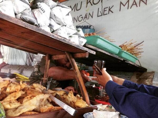 5 Angkringan Legendaris yang Wajib Dikunjungi Saat Berkunjung ke Jogja