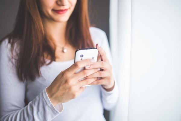 6 Tips Menjaga Hubungan Tetap Romantis Meski LDR dan Harus Berjauhan