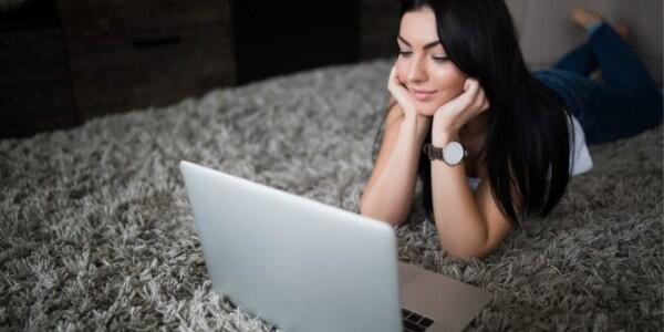 6 Tips Menjaga Hubungan Tetap Romantis Meski LDR dan Harus Berjauhan