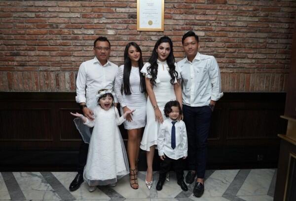 Intip 10 Gaya Fashion Keluarga Anang-Ashanty, Selalu Hits dan Kece!