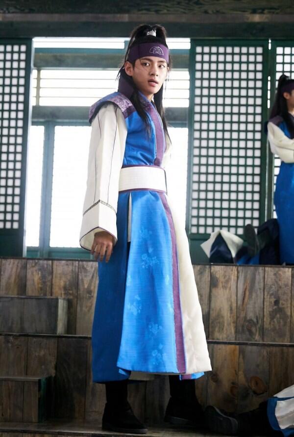 8 Pesona Idol KPop Pria Kenakan Hanbok di KDrama, bak Pangeran!