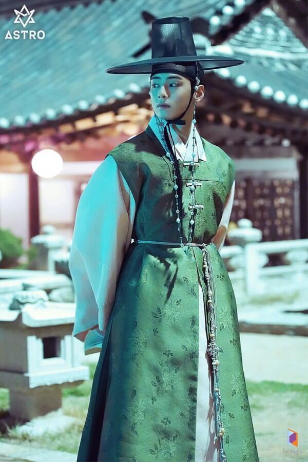 8 Pesona Idol KPop Pria Kenakan Hanbok di KDrama, bak Pangeran!