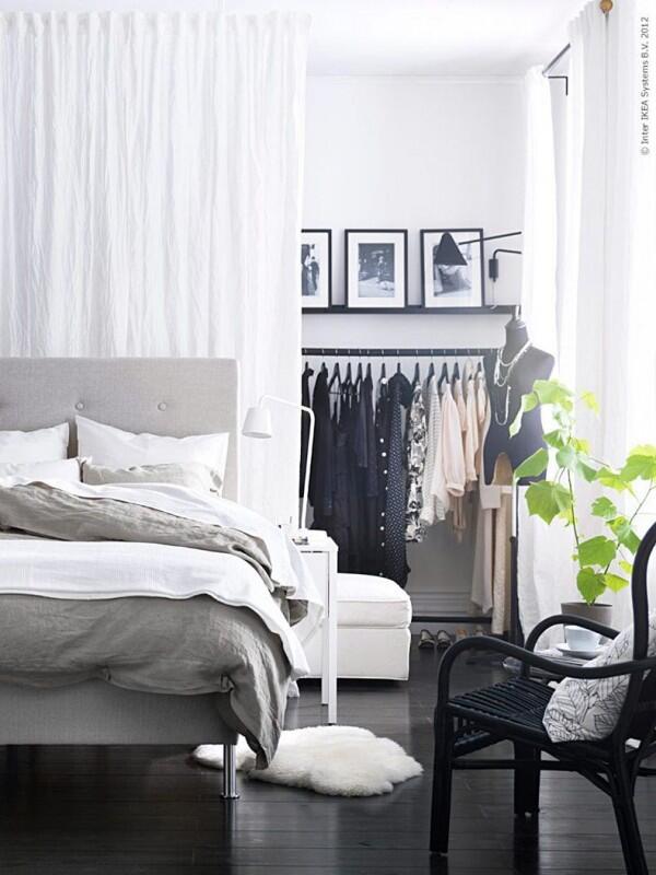 8 Desain Lemari Pakaian untuk Kamar Sempit, Gak Makan Tempat!
