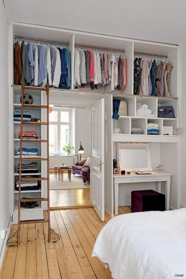 8 Desain Lemari Pakaian untuk Kamar Sempit, Gak Makan Tempat!