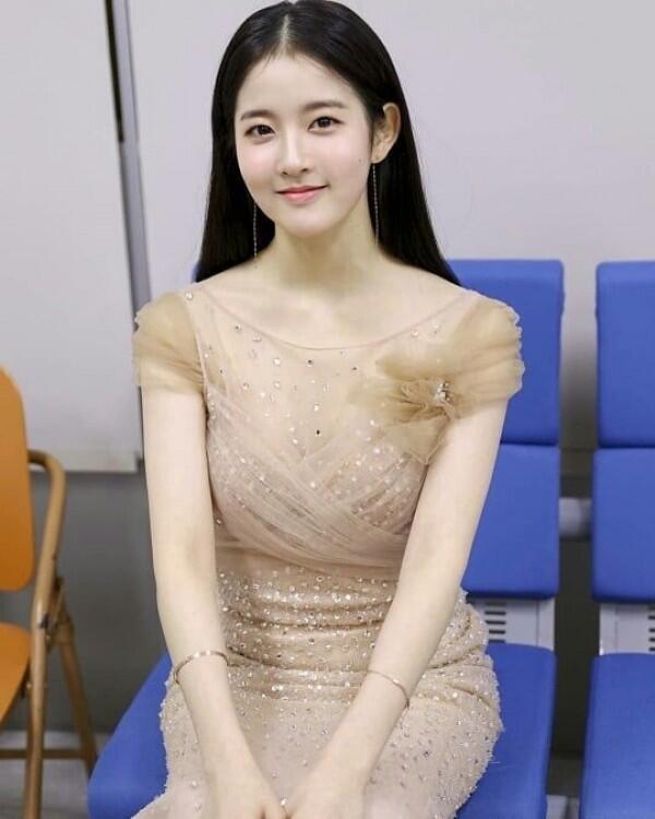 10 Potret Park Si Eun, Pemeran Seo Yeon di KDrama Everything & Nothing