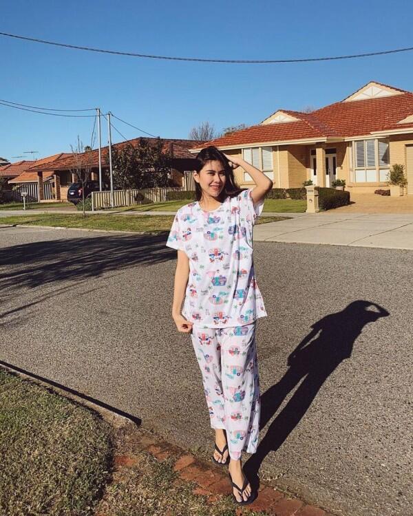 Hamil Anak Kembar, 10 Potret Memesona Syahnaz dengan Baby Bump