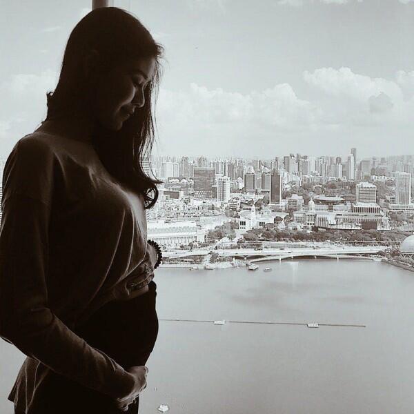 Hamil Anak Kembar, 10 Potret Memesona Syahnaz dengan Baby Bump