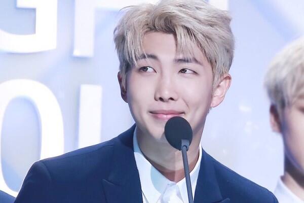 5 Kolaborasi RM dengan Rapper Amerika Ini Bikin Kamu Takjub!