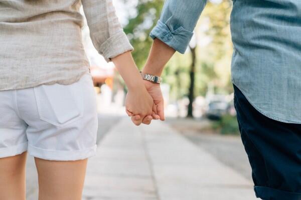 5 Alasan Kamu Beruntung Mendapat Pria yang Tidak Romantis, Kenapa?