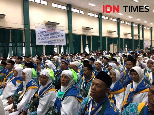 Hujan Deras dan Banjir di Mina, Jemaah Haji Salat Mohon Perlindungan