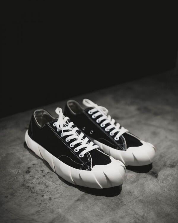 10 Rekomendasi Sneakers Brand Lokal, Berasa Pake Produk Luar!