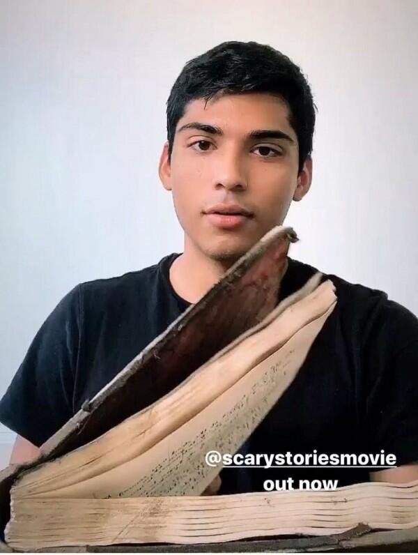 10 Potret Michael Garza yang Mencuri Hati di Film Scary Stories