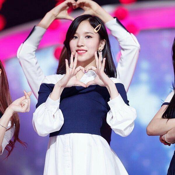 Vakum dari Twice, Ini Dia 13 Penampilan Mina yang Bikin Kangen!