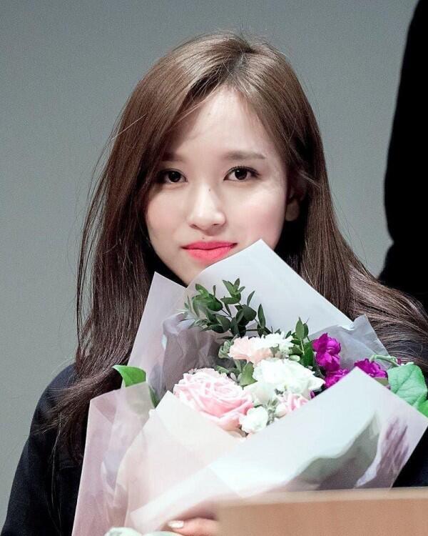 Vakum dari Twice, Ini Dia 13 Penampilan Mina yang Bikin Kangen!